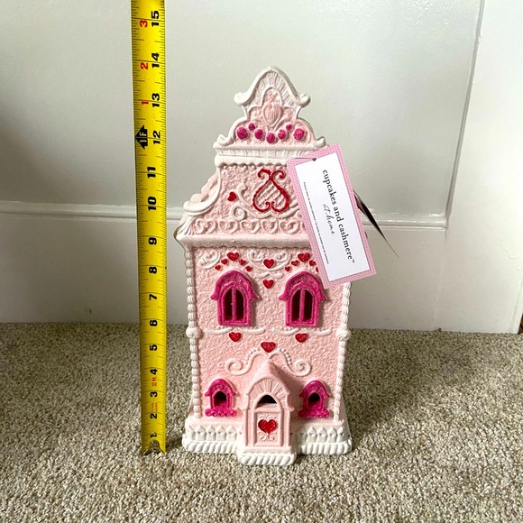 Cupcakes & Cashmere Valentines Day house - Picture 2 of 9